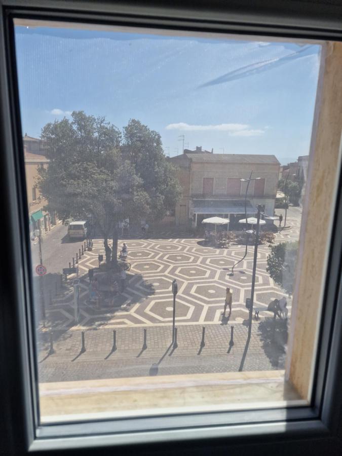Appartamento Nella Piazza Centrale, Con Terrazza SantʼAntìoco Exterior foto